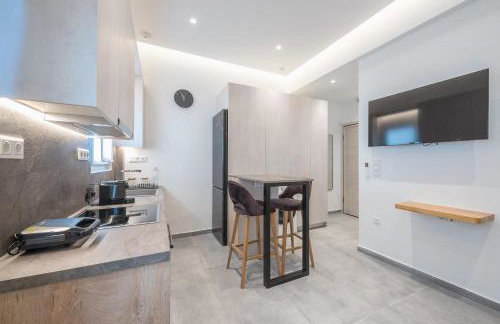 Newly Renovated Escape/Psychiko - Photo 12