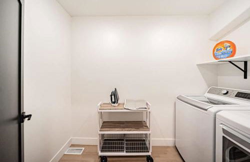 Unique Townhome with AC Garage Patio - Foto 35