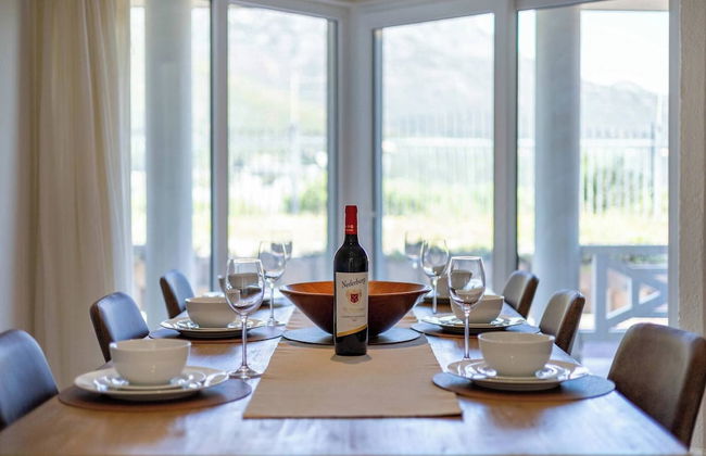 Beachfront Villa, Beach Club, Houtbay - Photo 38