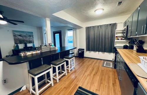 5 Bedroom Lakeside Home Sleeps 12 - Shared Lake Access, Large Yard, Central Air, Fire Pit, Horseshoes & More! - Foto 14