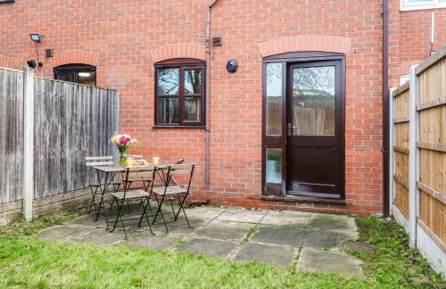 Free parking, Private Garden and Netflix, Charming Elegant 2 bedroom House Nottingham - Photo 34
