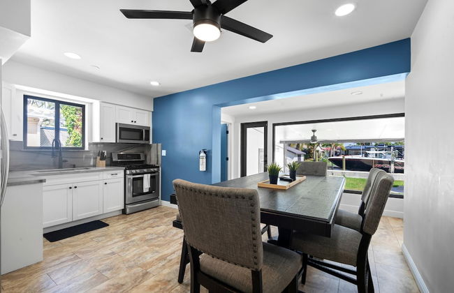 Stunning 3 Bd Pool House w Enchanting Water Views - Foto 26