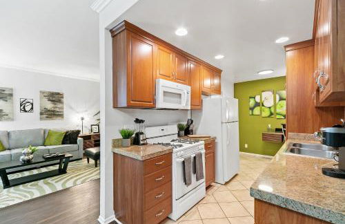 Beverly Hills Gem 1 BR Apt with Parking 218 - Photo 8