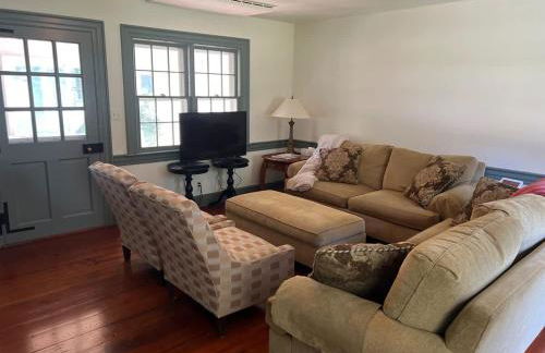 Vaux Hall Manor - 5BR Historic Farmhouse on Bay - Foto 10