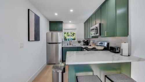 Brand New Apt w Parking Blocks from Downtown- F - Foto 4