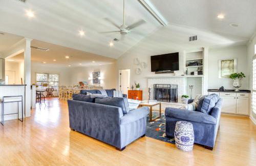 Pool, Fire Pit and Tennis Court Gem in Bay St Louis - Foto 1