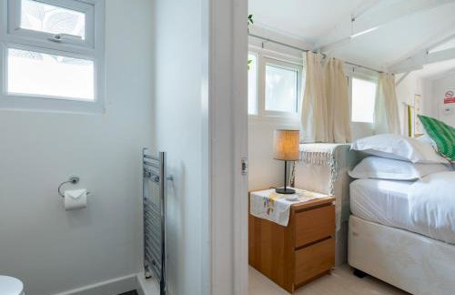 Bright & Airy Countryside Cabin Near Oxford, Perfect Getaway with Scenic Views - Pass the Keys - Foto 12