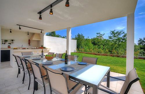 Villa Onyx for 12 people near Porec with 65 private pool and jacuzzi - Photo 20