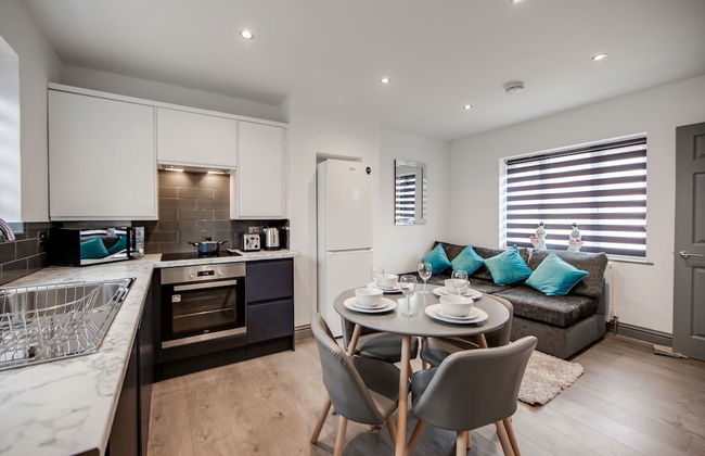 4 Bed - Sleeps 6 - Private Garden - Free Parking - Foto 1