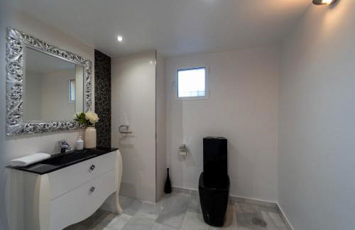 Luxury Vacation Villa - Photo 16