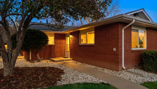 Couple’s Getaway | Dog Friendly, Bike to Old Town! - Foto 4