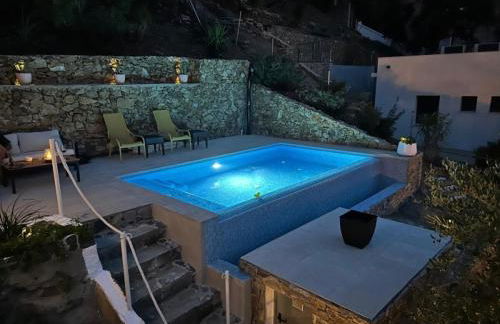 Preciosa casa con piscina desbordante y vistas al mar - Foto 8