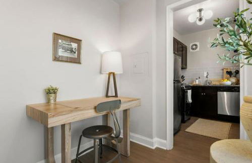 The Lexington - Serene Apartment, 5 min to DC with Free Parking and Metro - Foto 6