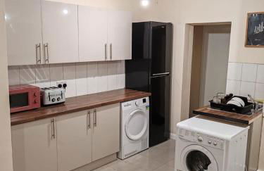 Large single Room with WC in Hounslow Town Centre - Foto 11