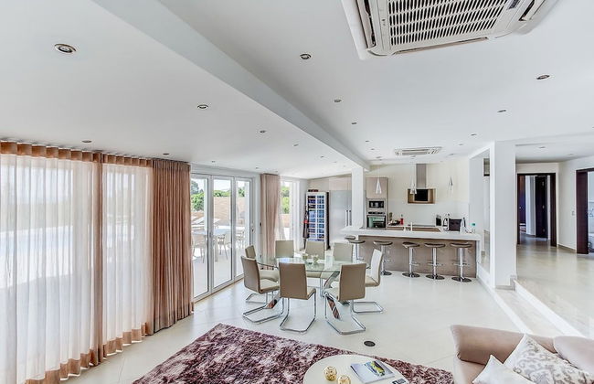 Goldeneye Luxury 6 Bedroom Villa With Infinity P - Foto 3