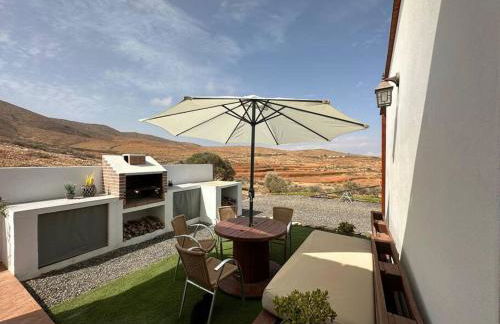 Private villa with pool in the mountains - Photo 17