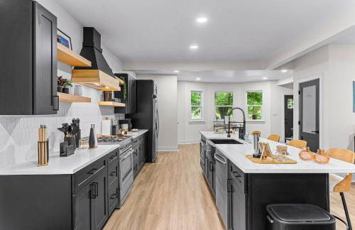 Spacious 4BR House Near Downtown, Perfect for Groups & Pets - Foto 24