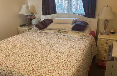 Stylish Home With Full Amenities - Photo 18