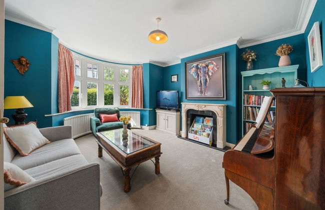 A Delightful 4-bedroom Home With a Private Garden - Foto 11