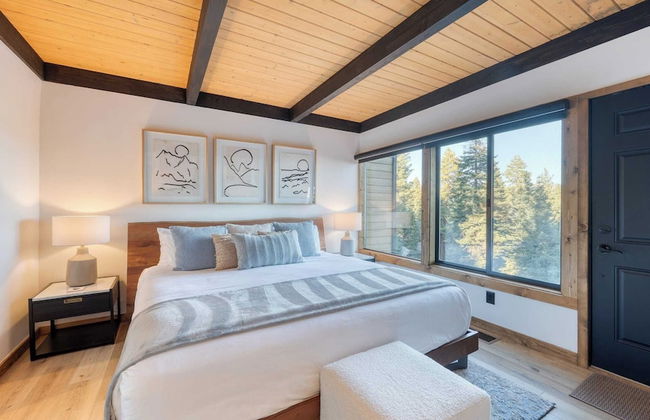 Lake View, Firepit, Game Room Remodeled Lake Tahoe Luxury Cabin by Avantstay - Foto 75