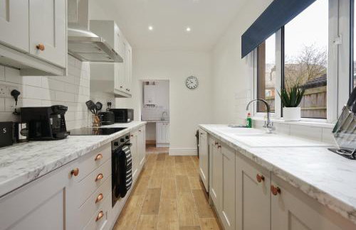 3-Bed Home Perfect for Exploring Nottingham & Derby - Foto 4