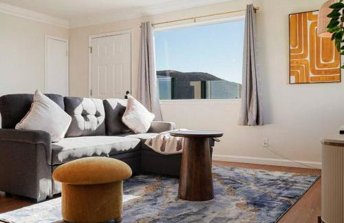 Mountain View 2BR Retreat with Private Deck - Foto 5