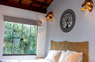 Chalé Canto do Galo 1 - Hidro da Jacuzzi, Lareira Ecológica, Cozinha Completa, Wi-Fi 80mbps, próximo a comércio local e relaxando ao som do riacho - Photo 30