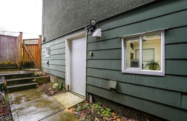 2bdr Suite UBC by Elevate Rooms - Photo 18