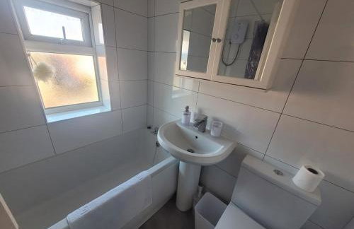 Contractor Friendly Spacious 3 Bed With Private Parking - Foto 10