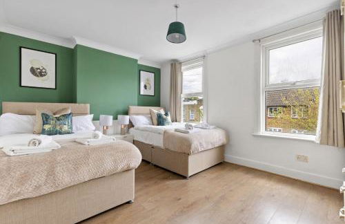Parea Living - Hackney, 4-Bedroom Victorian House w Big Garden - Foto 14