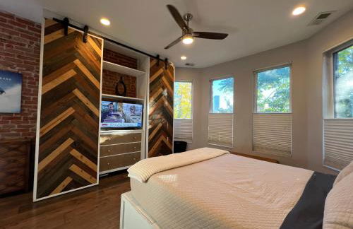 UPTOWN CASTLE - CITY VIEWS - THEATER & CONVENTION DISTRICT! - Foto 19