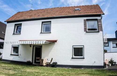 Schönes Haus mit großem Garten - Foto 6