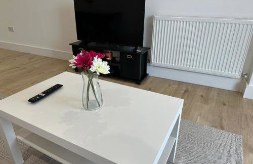 London Luton Airport Luxury Midland Apartments - GATED PARKING - Balcony - Sleeps 4 - Foto 9