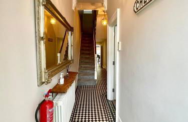 Luxury King-Bed EnSuite with Quiet Private Patio - Foto 26