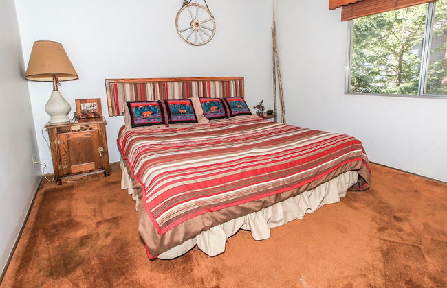 Gallagher's West - Pine surrounded deck and barbecue! Bumper Pool and Wet bar! Darts! - Foto 3