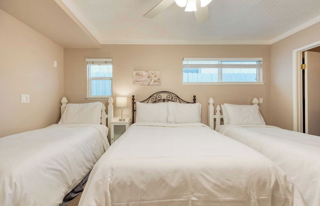 Steps to Beach w/ Patio+deck Foosball Happy Bottom Beach House by Avantstay - Foto 12