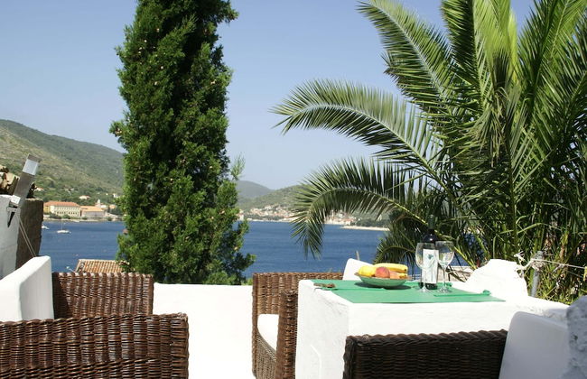 Traditional House With two Apartments - Photo 24