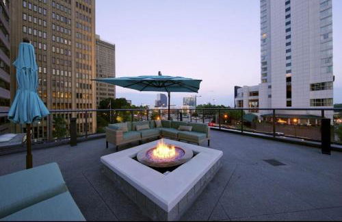 Buckhead High-Rise Retreat with Pool & Balcony - Foto 35