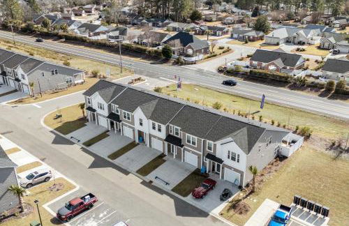 Little River 3BR Villa with Outdoor Movies & Fire Pit, Indoor Fire Place, Arcades, & Beach! - Foto 46