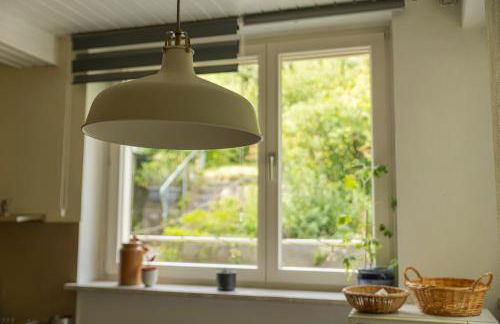 Gemütliches Haus inmitten schöner Natur mit Garten & Parkplatz - Foto 12