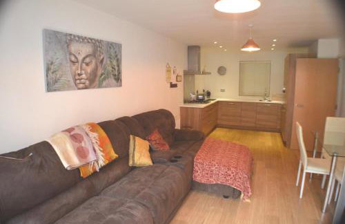 360 Serviced Accommodations - Brentwood 2 Bedroom Executive Apartment with Secure Parking - Foto 9