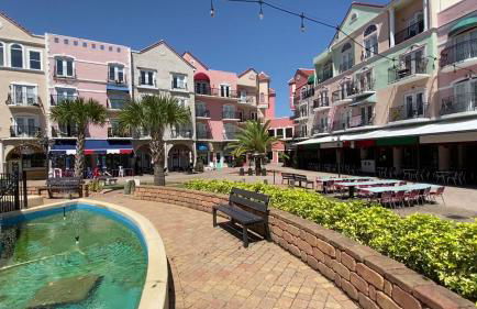 Couples Getaway - Sweet Retreat - European Village Best Location - Foto 27