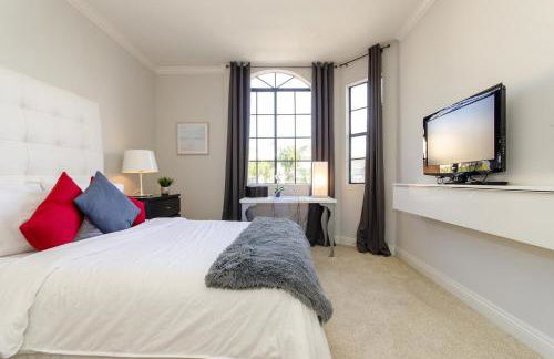 Designer Penthouse 2 Bedroom with Balcony Beverly Hills Adjacent - Foto 17