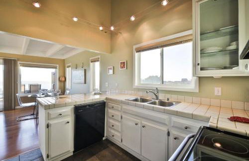 Beach Nest! Hot Tub! Sauna! BBQ Grill! AMAZING VIEWS!! Romantic Getaway! Dog Friendly!! - Foto 19