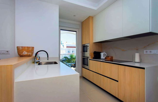 Sunset Paradise - Sleeps 4, Pool, Terrace & Views - Foto 4