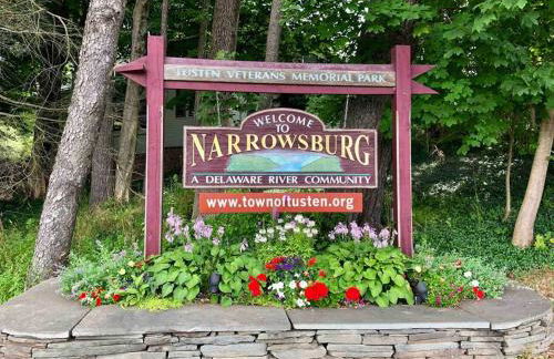 Catskills Delaware River Modern Colonial Getaway - Foto 2