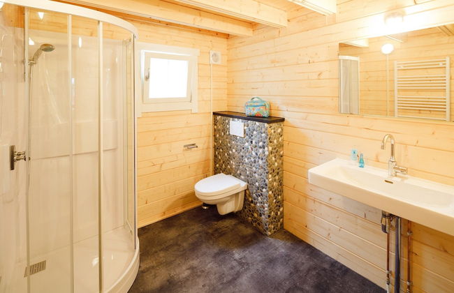 Relaxing Chalet w/ Garden - Foto 14