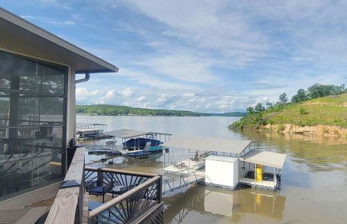 Lakefront Family Retreat w/ Views, Boat Slip - Foto 60