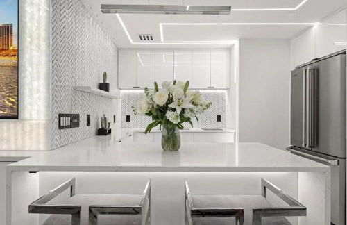 Versace Mansion Neighbor (Floor 1) Sleeps 9 - Foto 25