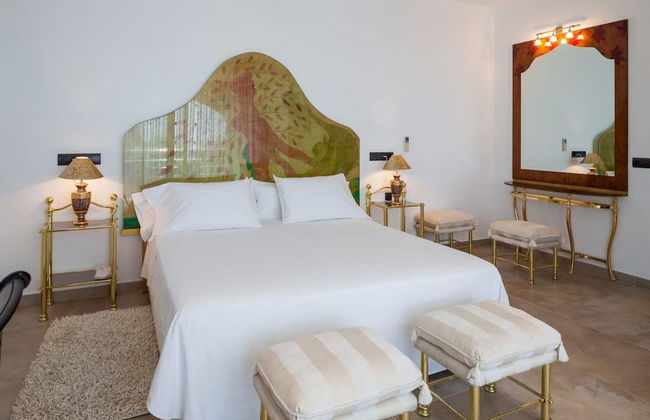 Unique Villa With Outdoor hot tub - Photo 3